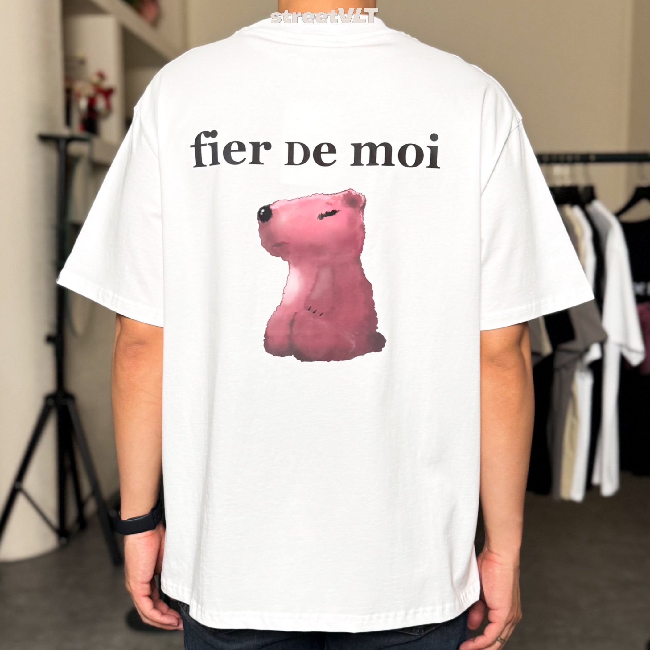 Fier De Moi Capybara Napping Sitting Tee
