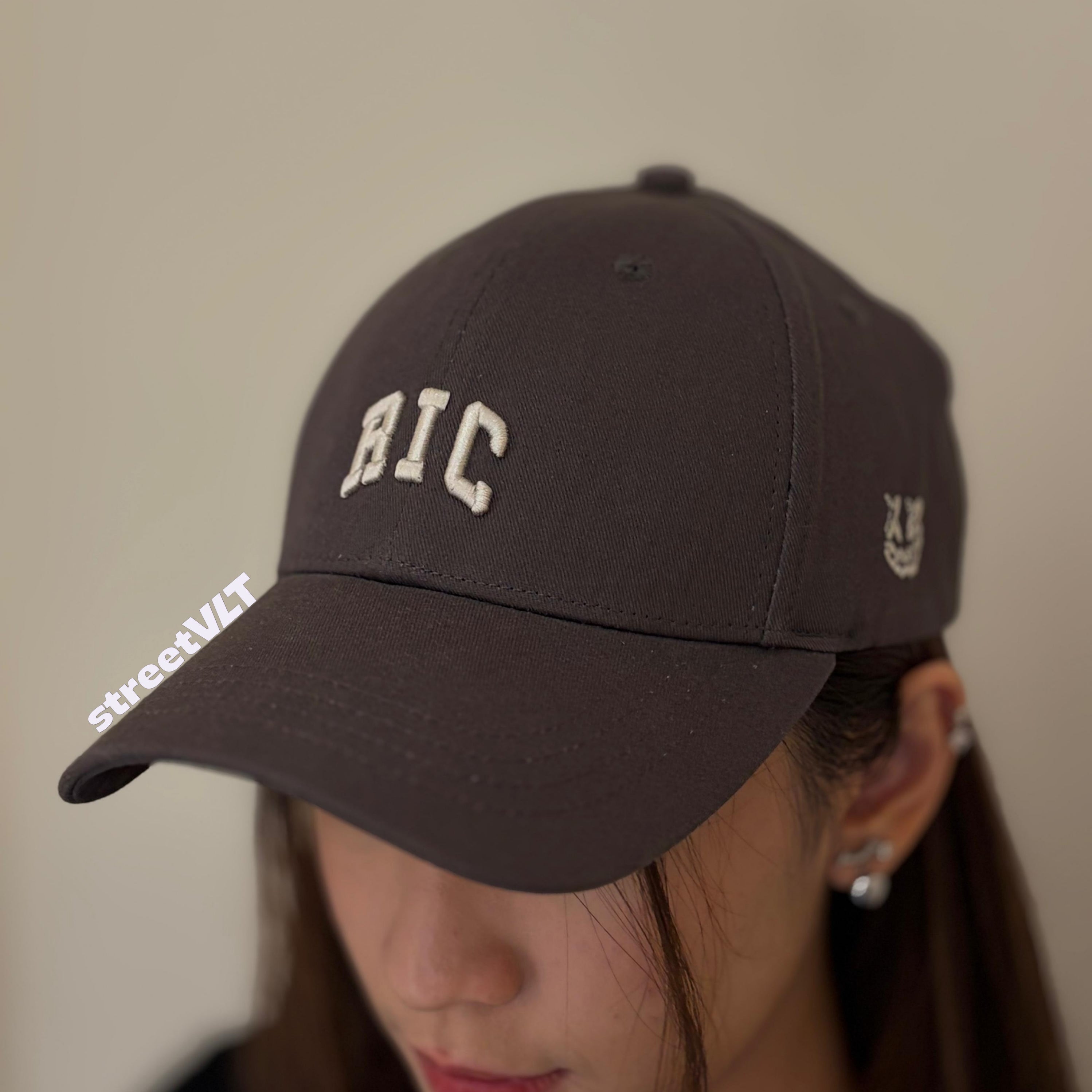 Ricky is Clown Arch Bridge Retro Embroidery Baseball Dark Brown Cap