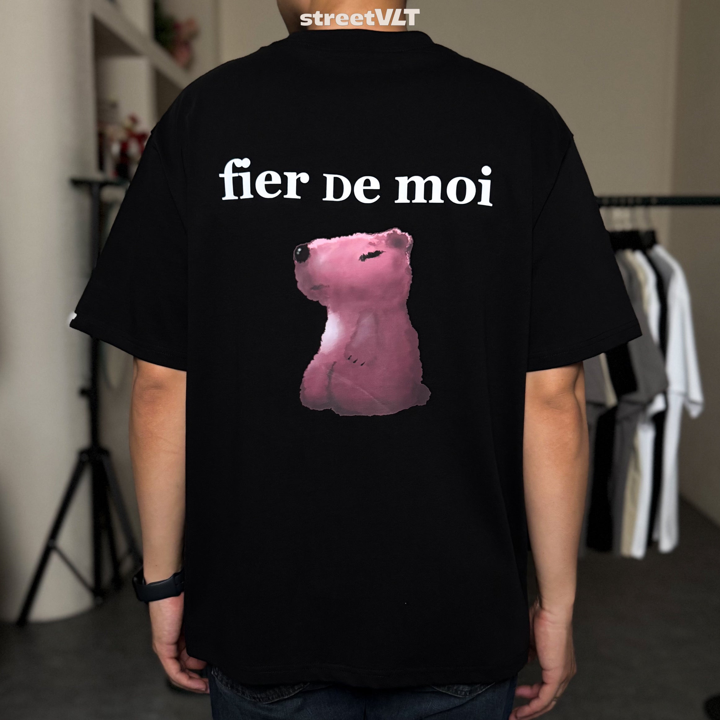 Fier De Moi Capybara Napping Sitting Tee