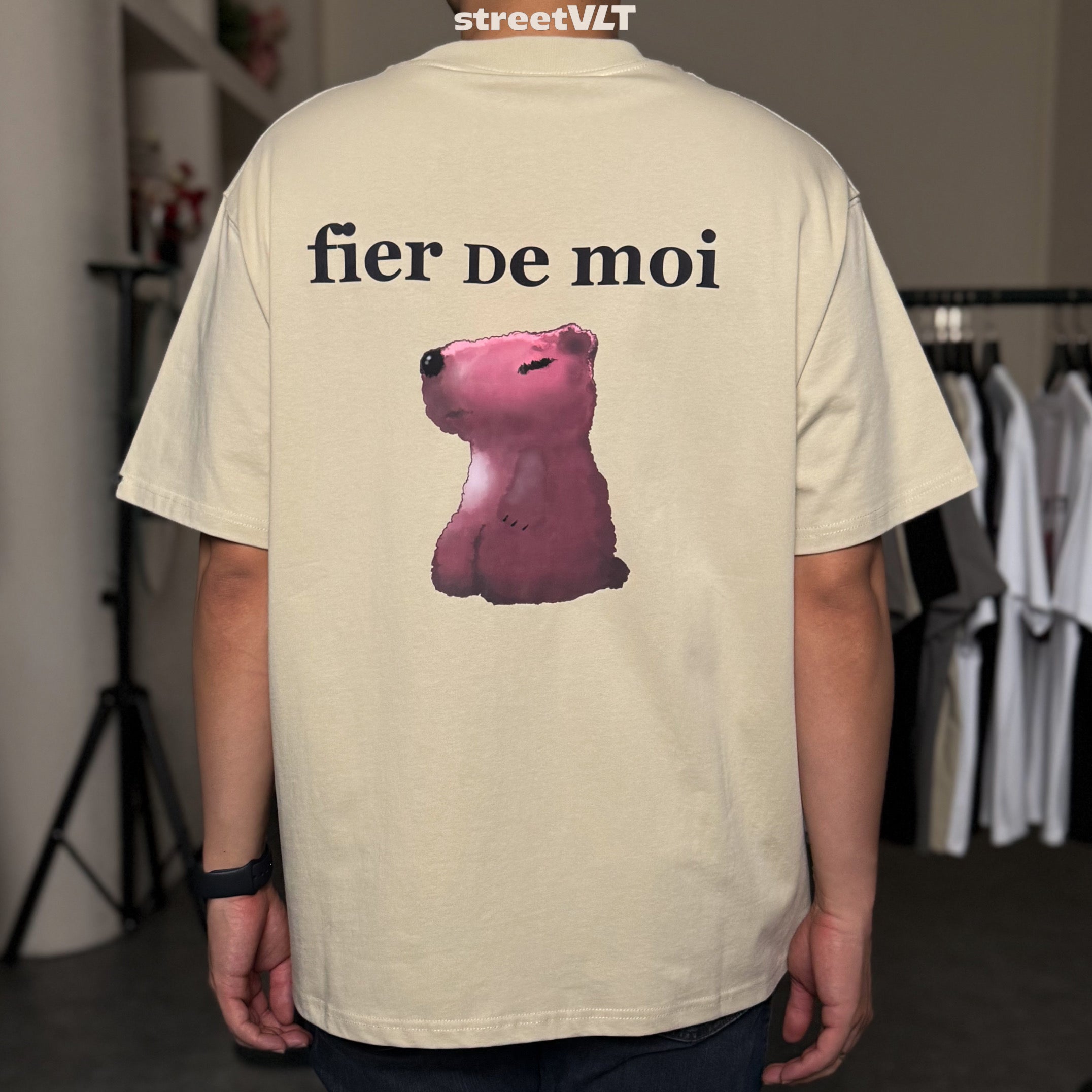 Fier De Moi Capybara Napping Sitting Tee