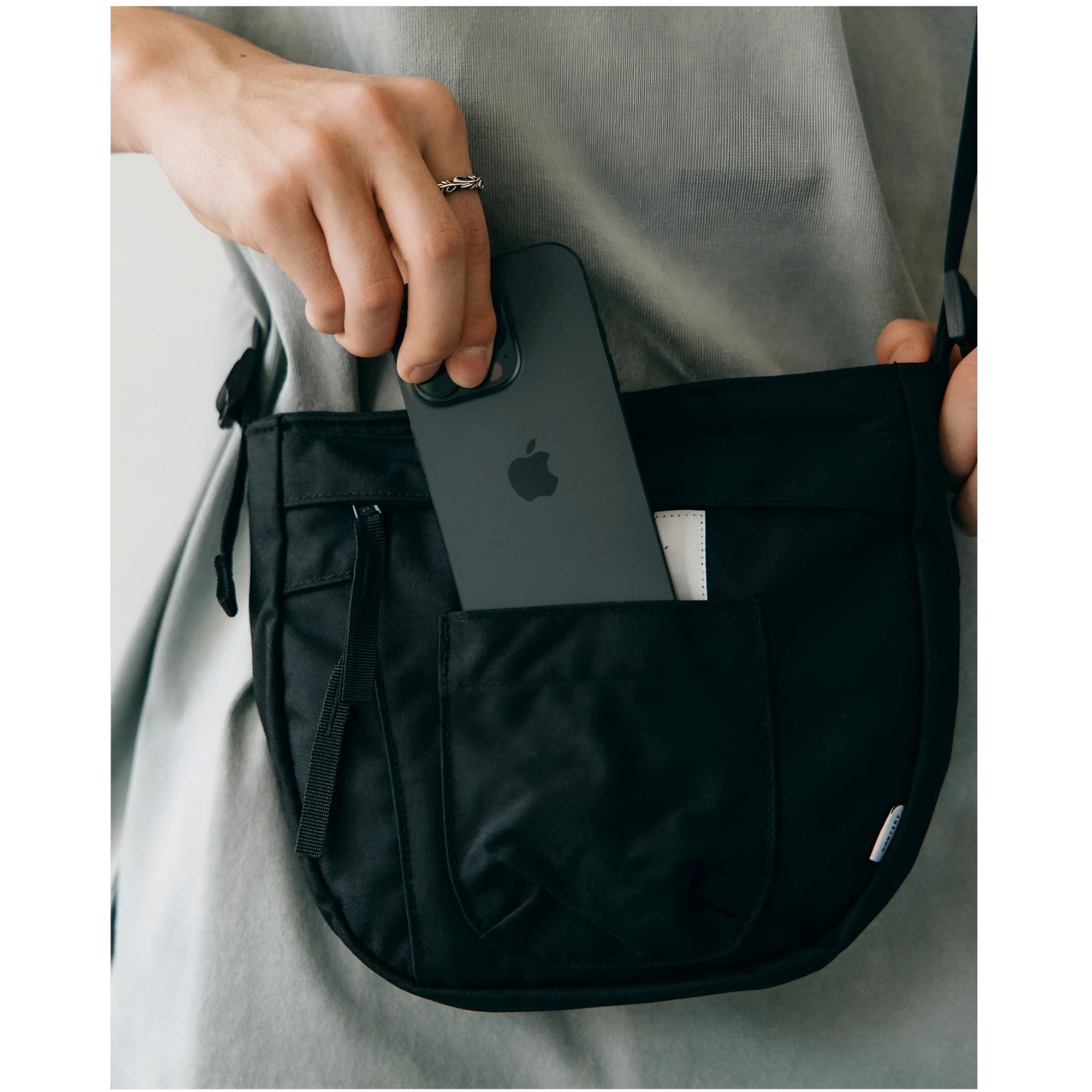 Gro Grocery Multi Pocket Shoulder Bag